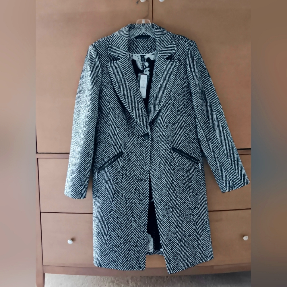 NWT White House Black Market Coat, Size 10, Black and White